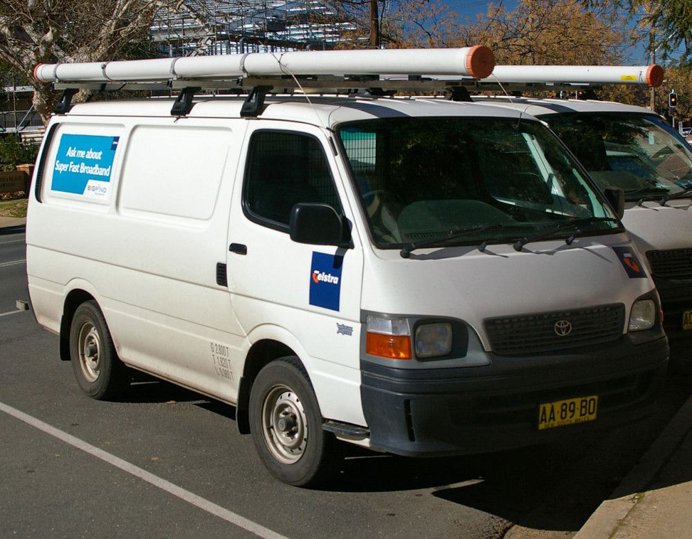 Van outlet pipe rack